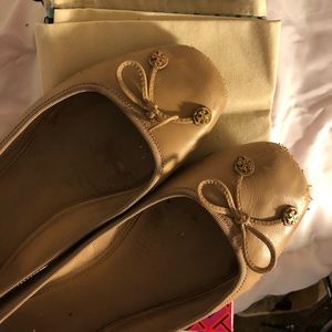 Tory Burch Laila driver ballets in nude size 9M